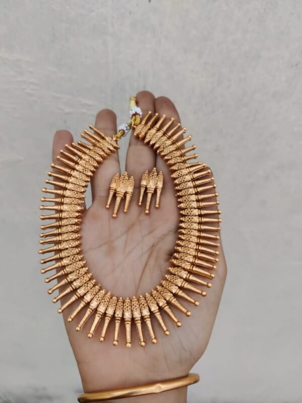 Mullu necklace 2