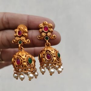 Round earrings