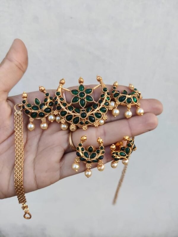 Green kemp choker