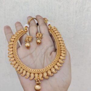34e3a833-5c04-493c-9527-cb8726522985.jpeg Golden necklace set