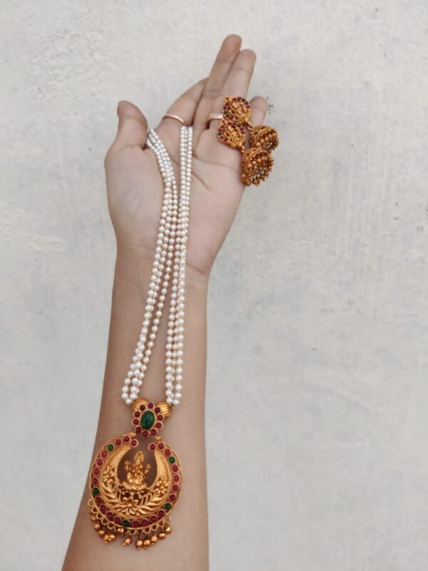 Pearl set temple