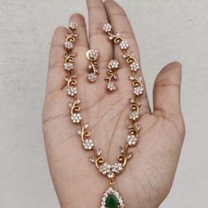 3972492d-9a75-49fd-a45a-0f14017ec432.jpeg Cz necklace with green