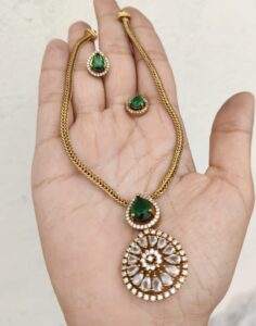 Green choker set