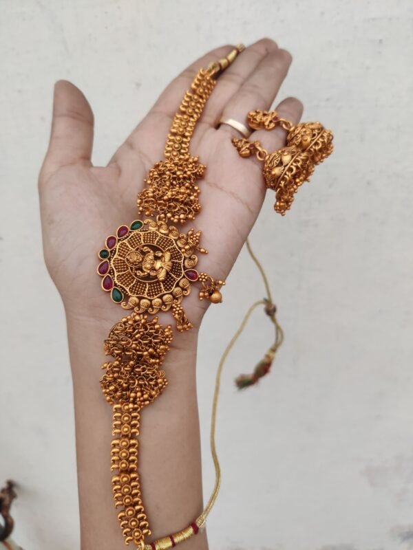 Temple guttapusulu golden choker set