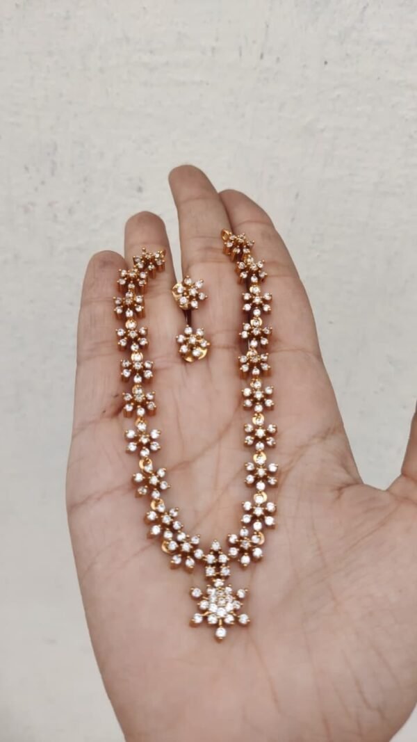Ad necklace set