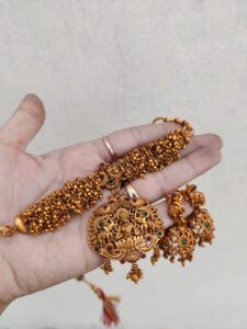 Temple golden choker set