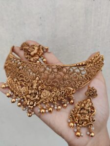 Temple bridal choker