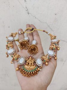 Temple lakshmi set white pear