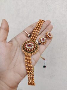 Golden choker set