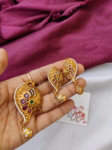 Pendant set with earrings