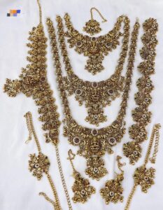 Three layer bridal set