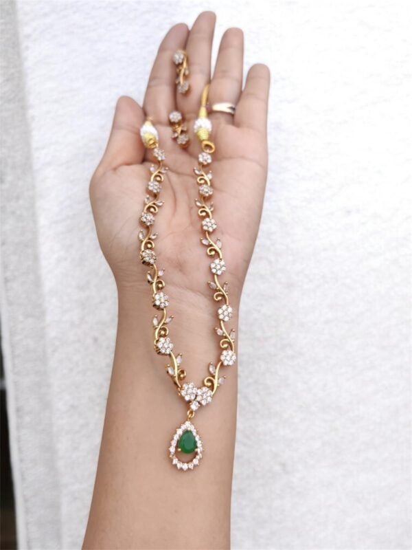 Elegant Ad set in green set