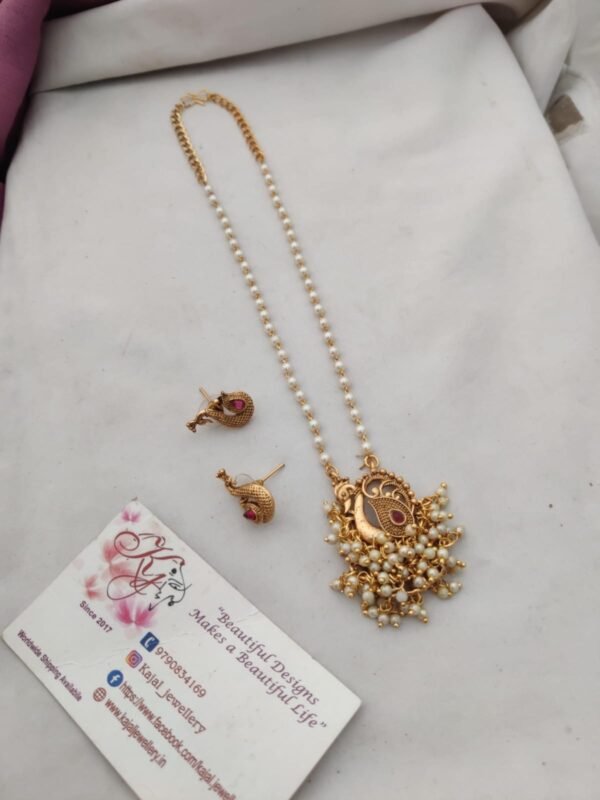 Peacock pearl chain