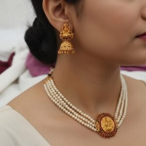 172dd26a-e747-4299-8edf-041b2417ffd1 Pearl chain Lakshmi set