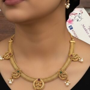 19c06e29-c722-427b-b0a6-08c3a91ffde3 Necklace set