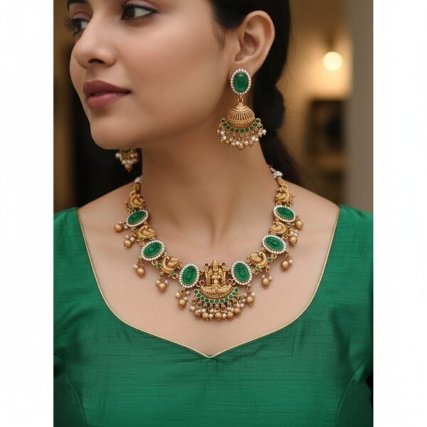 Green necklace set