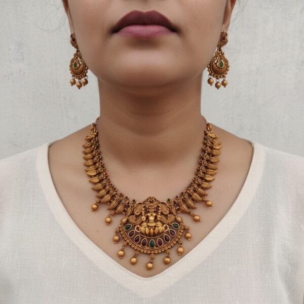 37de3fcc-c1c2-496f-9a4b-9ec19ce0b15c Temple necklace set 1 copper antique look