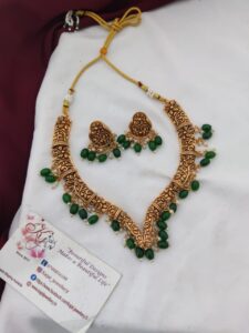 Matte necklace set v shape green beads