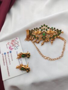 Green choker kemp stone set