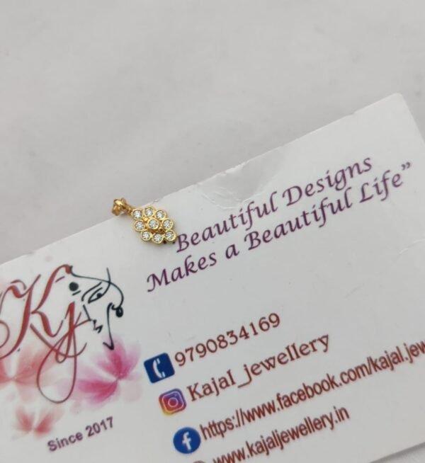 Mini golden nose pin