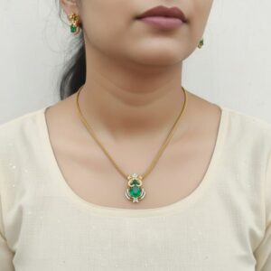 Elephant necklace green