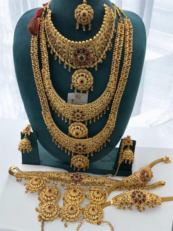 Round bridal set with golden beads three layer