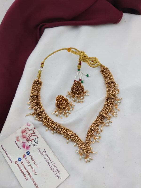 Matte necklace set v shape