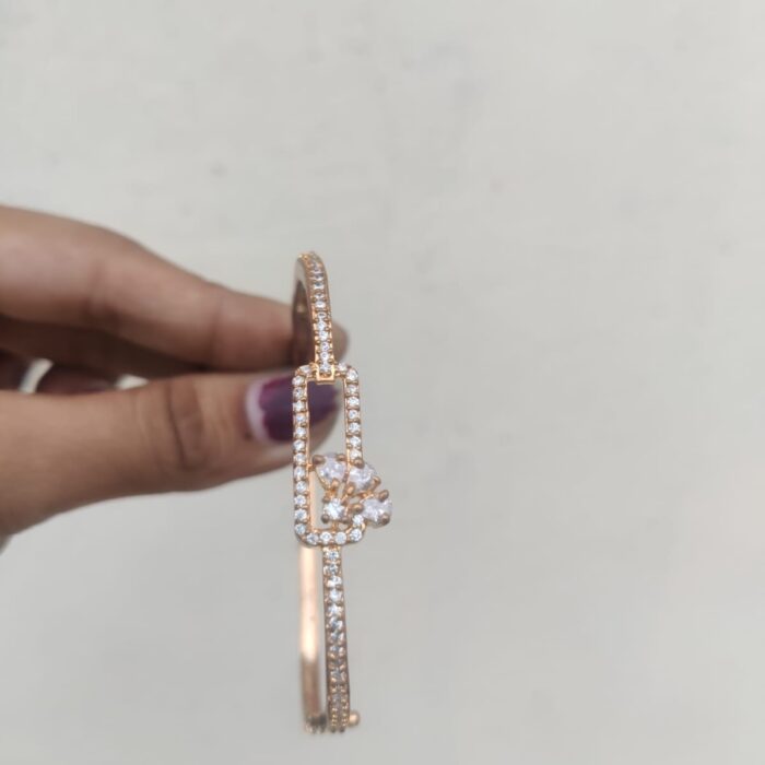 e5c57643-72ad-4796-9dca-7337d65fe8cb e5c57643-72ad-4796-9dca-7337d65fe8cb