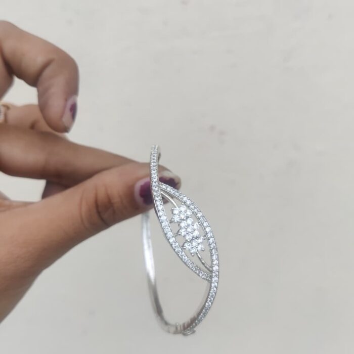 eac4de6b-39f6-4bd1-9474-aeb16b58c41c