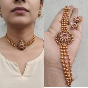 Golden choker set with stud