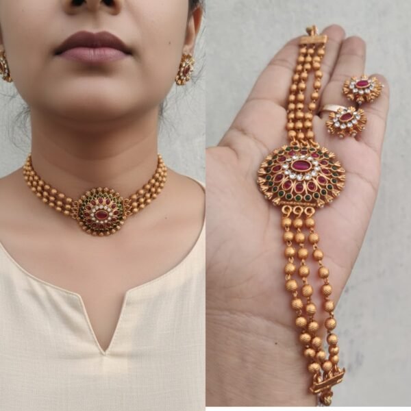 Golden choker set with stud