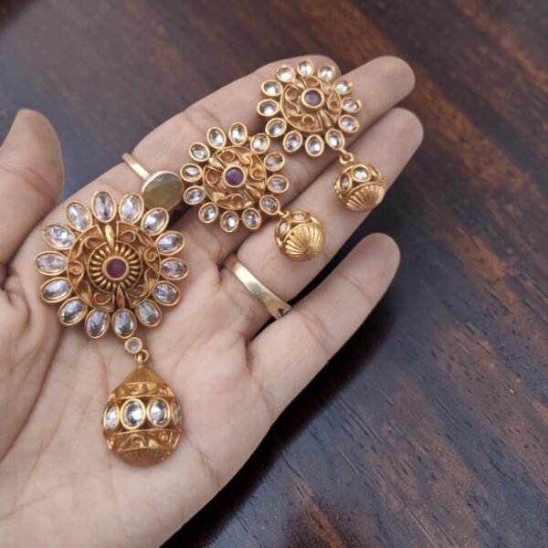 Pendant set with earrings
