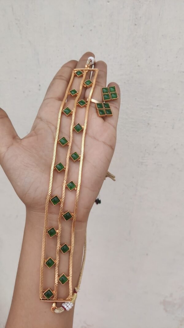Green kemp high choker set attigai