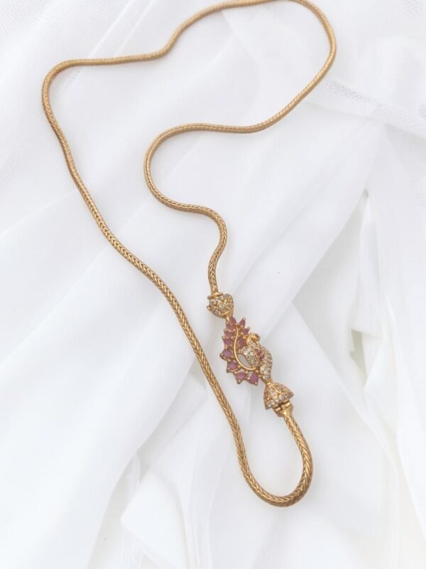 Multi peacock chain set