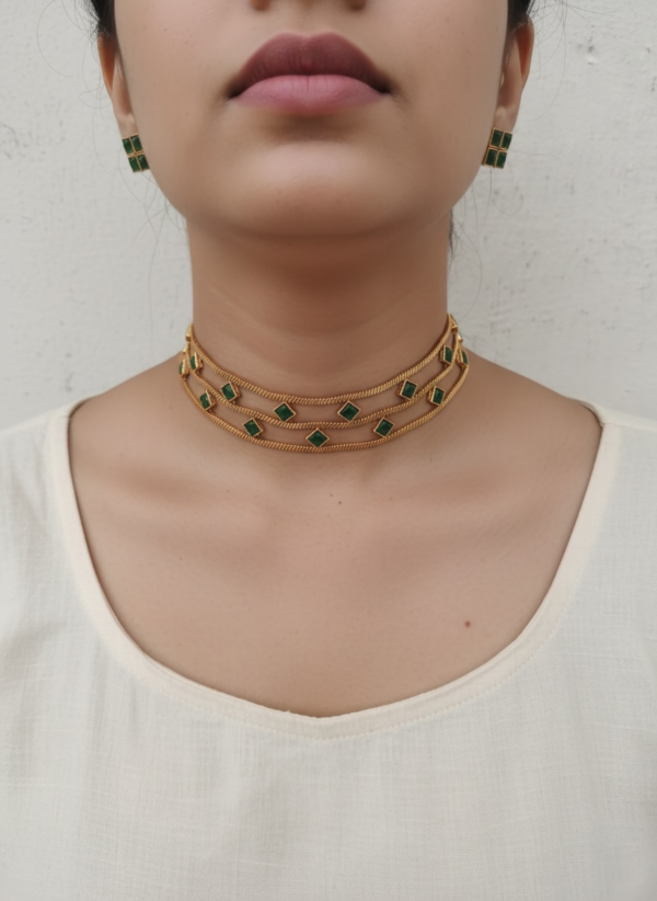 Green kemp high choker set attigai