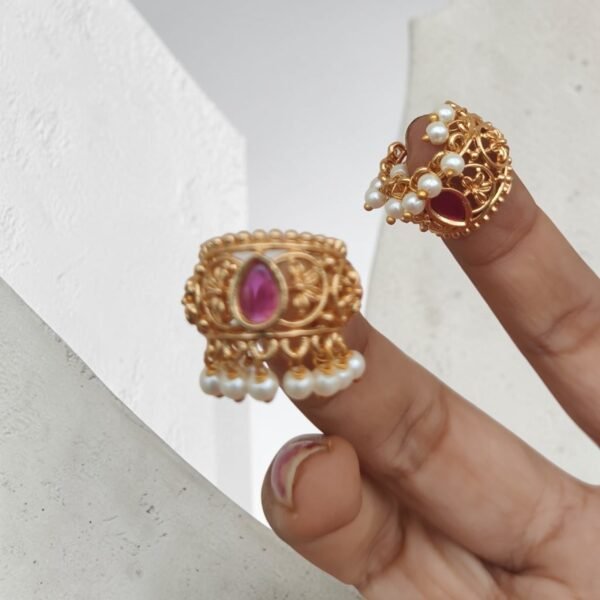 Bugadi stone earrings pink
