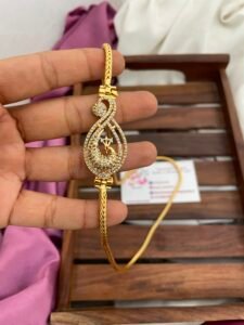 White peacock mope chain