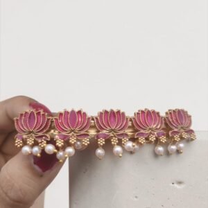 3ae4e649-f1c9-49ff-bb1d-99f6f227131d-Photoroom Lotus hair clip pink