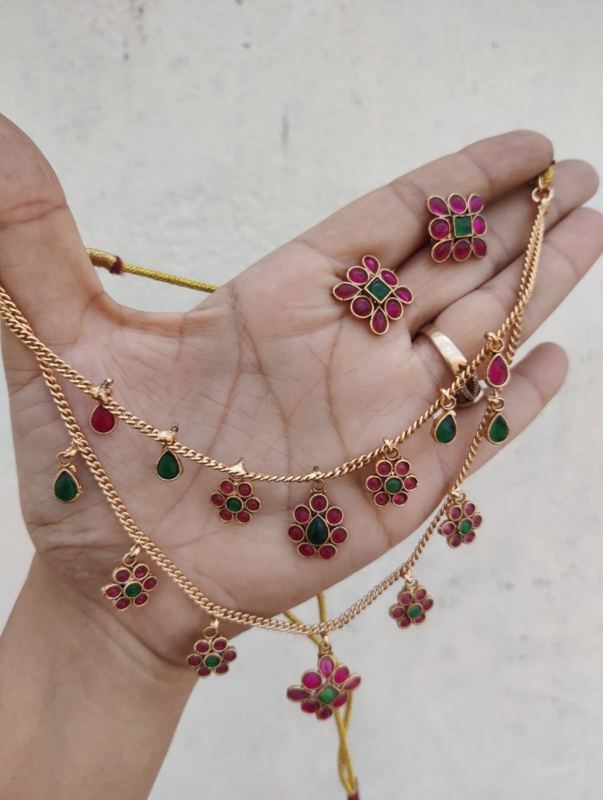 Round ruby necklace w