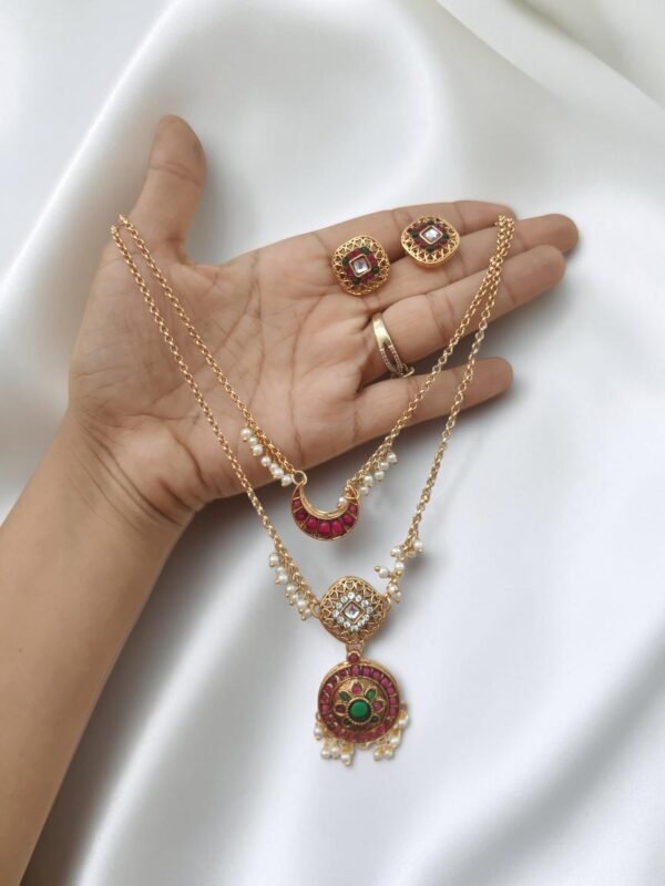 Double layer chain set