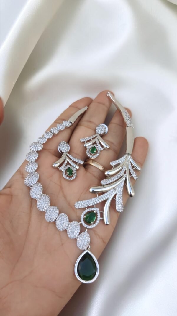 Ad necklace set