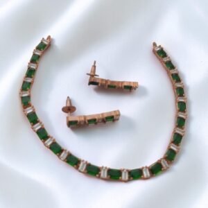 66434fc6-e30b-497e-9e37-496b09a4bbb6-Photoroom Green necklace ad