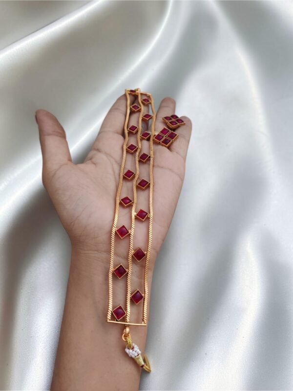 bc48d59b-c7d4-42d9-a3db-7ab12f551b86-Photoroom Ruby kemp high choker set
