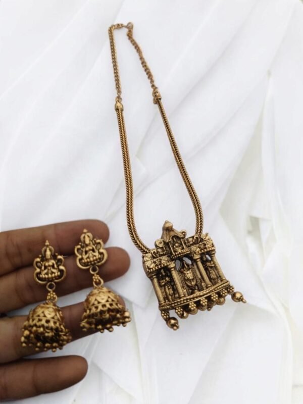 2f0361bd-c250-4fdc-a7f8-9bd0886efad7 Balaji necklace set
