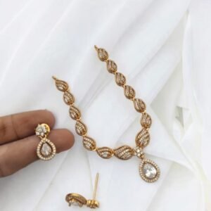 42d146fa-664d-46ab-bb96-c65029027b28 White necklace set