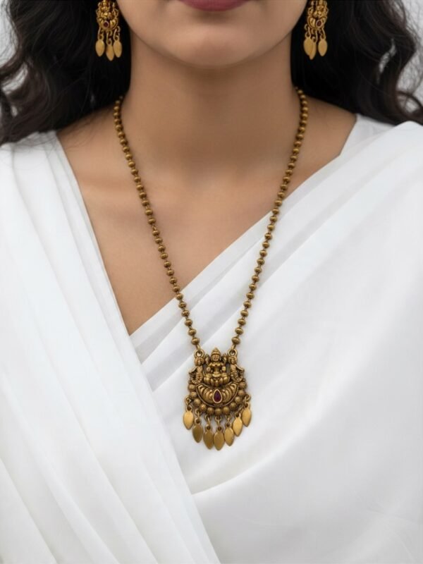 57f445b3-2ccd-422f-89eb-70e63f3430d9-Photoroom (Edit with AI)-Photoroom Lakshmi elakathalli chain set