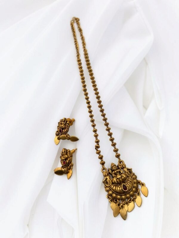 57f445b3-2ccd-422f-89eb-70e63f3430d9-Photoroom-Photoroom Lakshmi elakathalli chain set
