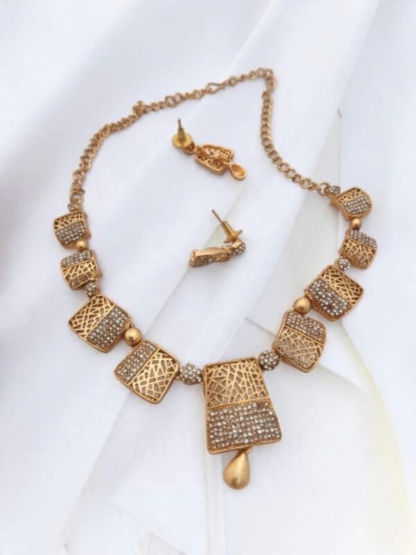 White necklace set 2