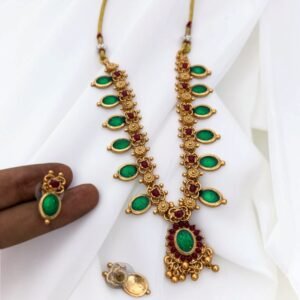8c3b982e-47b2-45d9-b5e4-f5b375edcc53-Photoroom Palakka green necklace set