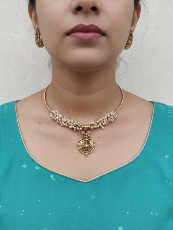 Temple Pearl choker set